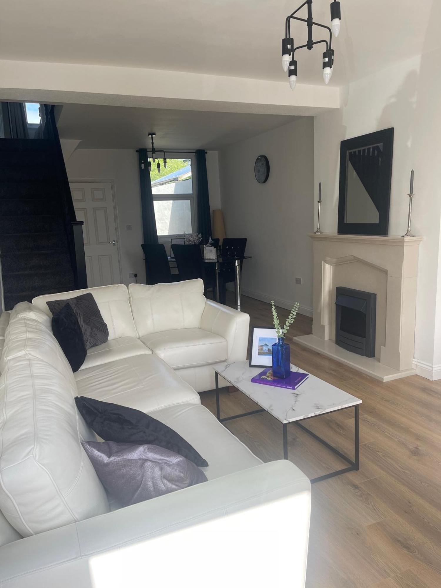 Birks Road Villa Cleator Moor ภายนอก รูปภาพ