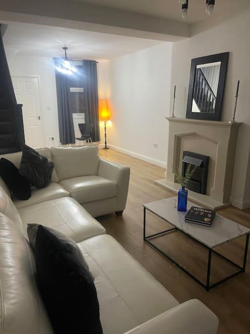 Birks Road Villa Cleator Moor ภายนอก รูปภาพ