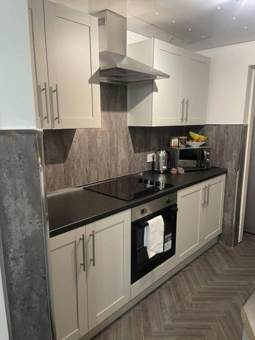Birks Road Villa Cleator Moor ภายนอก รูปภาพ