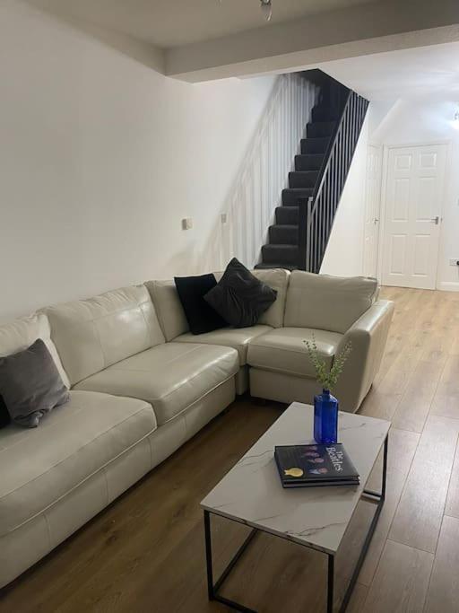 Birks Road Villa Cleator Moor ภายนอก รูปภาพ